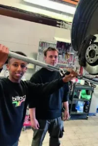 Siem koste seg hos Bilservice Notodden