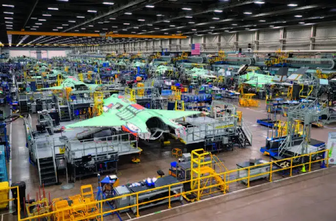 Lockheed Martin tror omsetning og resultat vil slå Wall Street-estimatene. Vi tror de har rett