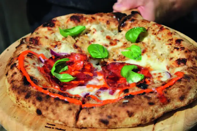 Slik skal en ekte napolitansk pizza se ut