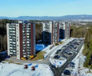 Olimb Rørfornying - Klyve borettslag: I stedet for å rive 171 bad for å bytte de gamle avløpsrørene, fornyes rørene fra innsiden med strømpeforing. En besparelse på 70 millioner.